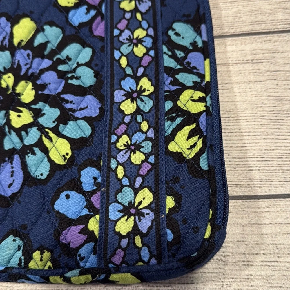 Vera Bradley zippered tablet/e-reader sleeve pouch - Picture 4 of 10